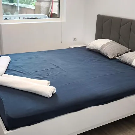 Two-bedroom Lauta Park 6 Apartmán